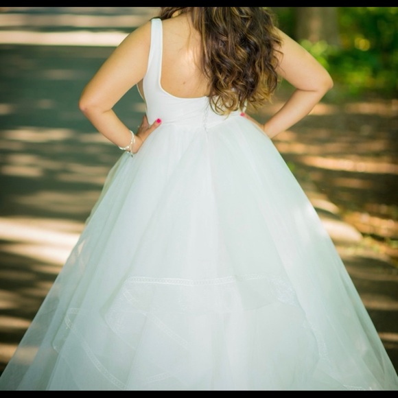 Wore it just for the photoshoot. - Picture 2 of 2